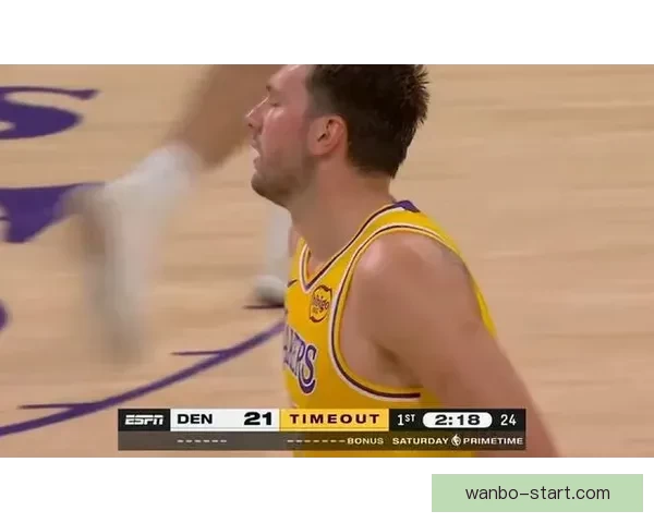 湖人全队互换球衣欢乐训练 东詹带头笑声不断 雷迪克透露卢卡对禁赛感到失望